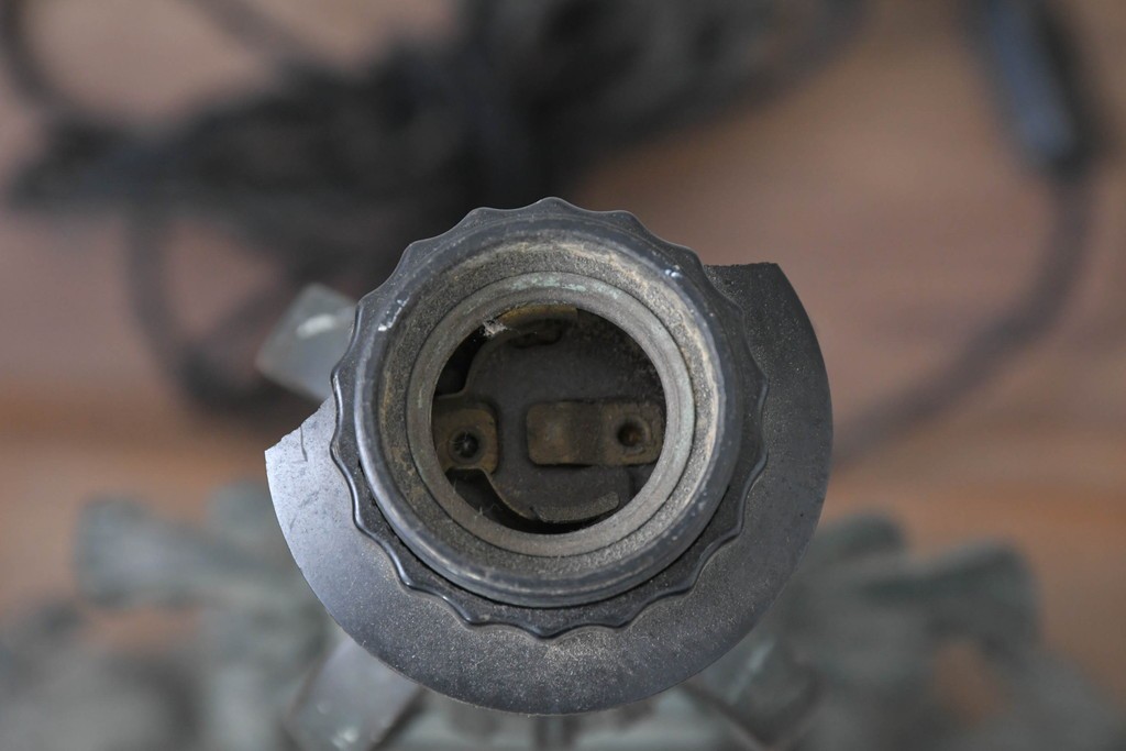 フランスアンティーク　高級品　ヨーロピアンクラシック　アカンサス装飾が優雅なキャンドルスタンド型リメイク照明　(R-085006)