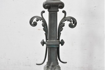 フランスアンティーク　高級品　ヨーロピアンクラシック　アカンサス装飾が優雅なキャンドルスタンド型リメイク照明　(R-085006)
