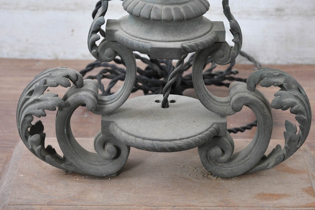 フランスアンティーク　高級品　ヨーロピアンクラシック　アカンサス装飾が優雅なキャンドルスタンド型リメイク照明　(R-085006)