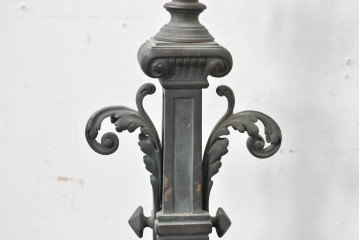 フランスアンティーク　高級品　ヨーロピアンクラシック　アカンサス装飾が優雅なキャンドルスタンド型リメイク照明　(R-085007)