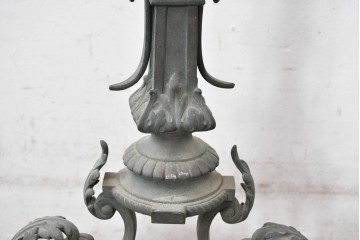 フランスアンティーク　高級品　ヨーロピアンクラシック　アカンサス装飾が優雅なキャンドルスタンド型リメイク照明　(R-085007)