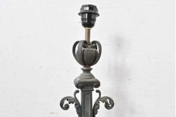 フランスアンティーク　高級品　ヨーロピアンクラシック　アカンサス装飾が優雅なキャンドルスタンド型リメイク照明　(R-085007)