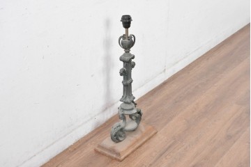 フランスアンティーク　高級品　ヨーロピアンクラシック　アカンサス装飾が優雅なキャンドルスタンド型リメイク照明　(R-085007)