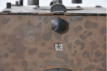 ジャンク品　部品取り品　分銅なし　干支文字盤と重厚な造形が美しい大名時計　(R-085008)