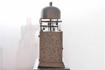 ジャンク品　部品取り品　分銅なし　干支文字盤と重厚な造形が美しい大名時計　(R-085008)