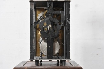 ジャンク品　部品取り品　分銅なし　干支文字盤と重厚な造形が美しい大名時計　(R-085008)