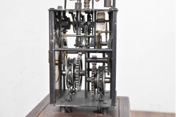 ジャンク品　部品取り品　分銅なし　干支文字盤と重厚な造形が美しい大名時計　(R-085008)