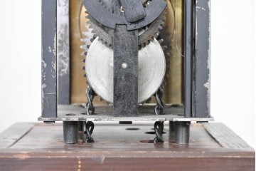 ジャンク品　部品取り品　分銅なし　干支文字盤と重厚な造形が美しい大名時計　(R-085008)