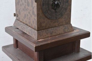 ジャンク品　部品取り品　分銅なし　干支文字盤と重厚な造形が美しい大名時計　(R-085008)