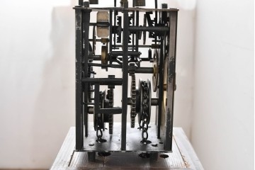 ジャンク品　部品取り品　分銅なし　干支文字盤と重厚な造形が美しい大名時計　(R-085008)