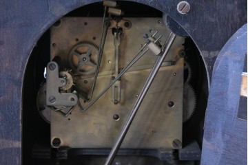 イギリスアンティーク　オーク材　バーリーツイスト装飾が施された端正なホールクロック　(R-085009)