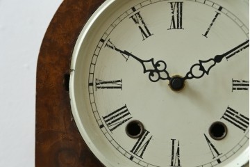 イギリスアンティーク　オーク材　置き時計　玉杢の杢目が美しいマントルクロック　(R-085010)