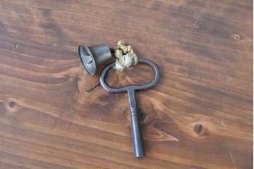 イギリスアンティーク　オーク材　気品あるアーチトップの端正な置き時計　(R-085010)