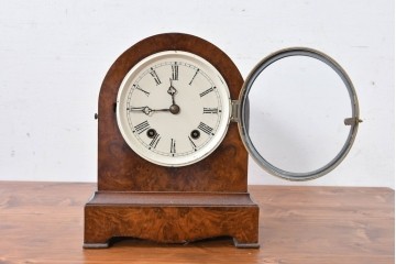 イギリスアンティーク　オーク材　気品あるアーチトップの端正な置き時計　(R-085010)