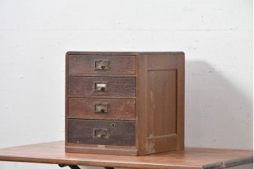 和製ヴィンテージ　ナラ材　ネームプレート付き!使い込まれた風合いが素朴で趣あふれる四段小引き出し　(R-085011)
