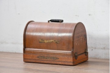 【簡易リペア限定品】　和製アンティーク　LEAD(リード)　黒地のボディに金色のロゴが美しい手回しミシン　(R-085017)