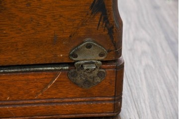 【簡易リペア限定品】　和製アンティーク　LEAD(リード)　黒地のボディに金色のロゴが美しい手回しミシン　(R-085017)