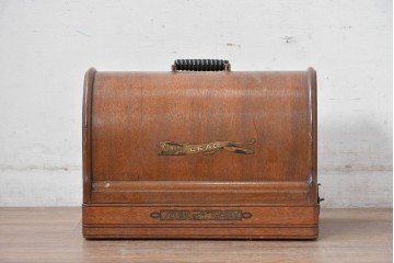 【簡易リペア限定品】　和製アンティーク　LEAD(リード)　黒地のボディに金色のロゴが美しい手回しミシン　(R-085017)