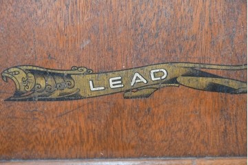 【簡易リペア限定品】　和製アンティーク　LEAD(リード)　黒地のボディに金色のロゴが美しい手回しミシン　(R-085017)