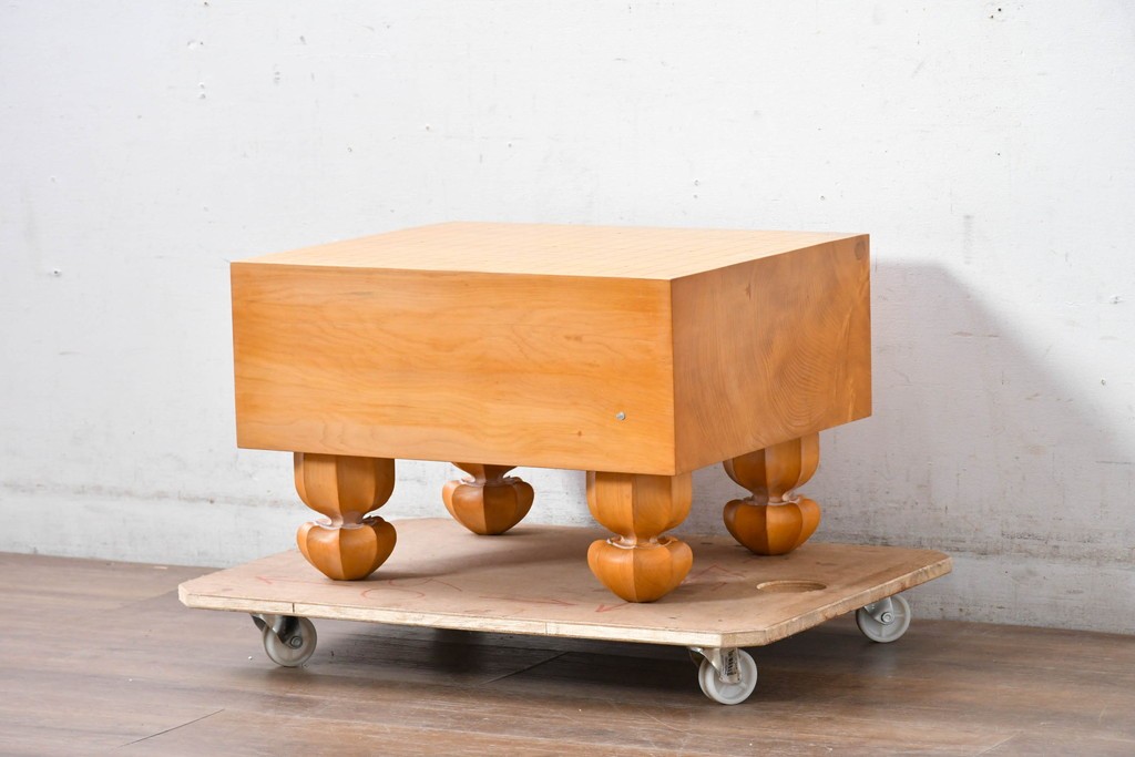 【簡易リペア限定品】 囲碁盤職人　粋山 加藤弘一　謹作　厚さ約18cm　丁寧な造りで風格漂う六寸脚付碁盤　 (R-085022)