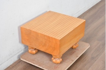 【簡易リペア限定品】 囲碁盤職人　粋山 加藤弘一　謹作　厚さ約18cm　丁寧な造りで風格漂う六寸脚付碁盤　 (R-085022)