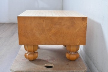 【簡易リペア限定品】 囲碁盤職人　粋山 加藤弘一　謹作　厚さ約18cm　丁寧な造りで風格漂う六寸脚付碁盤　 (R-085022)