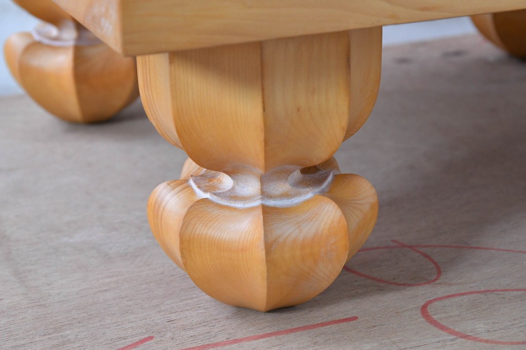 【簡易リペア限定品】 囲碁盤職人　粋山 加藤弘一　謹作　厚さ約18cm　丁寧な造りで風格漂う六寸脚付碁盤　 (R-085022)