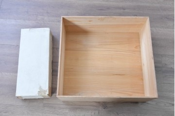 【簡易リペア限定品】 囲碁盤職人　粋山 加藤弘一　謹作　厚さ約18cm　丁寧な造りで風格漂う六寸脚付碁盤　 (R-085022)