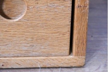 和製ビンテージ　ナラ材　ナチュラルな木味が魅力!丸穴取っ手の小引き出し　(R-085024)