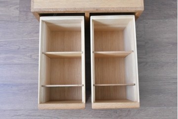 和製ビンテージ　ナラ材　ナチュラルな木味が魅力!丸穴取っ手の小引き出し　(R-085024)