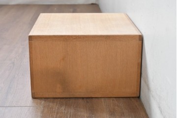 和製ビンテージ　ナラ材　ナチュラルな木味が魅力!丸穴取っ手の小引き出し　(R-085024)