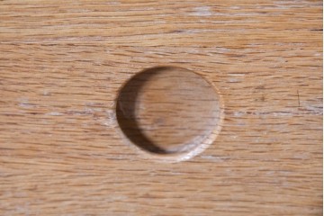 和製ビンテージ　ナラ材　ナチュラルな木味が魅力!丸穴取っ手の小引き出し　(R-085024)