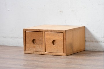 和製ビンテージ　ナラ材　ナチュラルな木味が魅力!丸穴取っ手の小引き出し　(R-085024)
