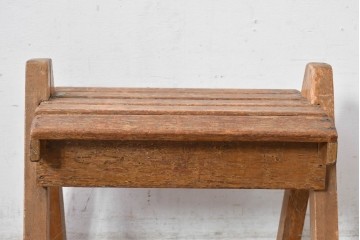 和製アンティーク　味わい深い木味とレトロな風合いが魅力のスツール　(R-085026)