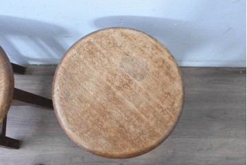 和製ビンテージ　古い木のぬくもりを感じるスツール2脚セット　(R-085027)