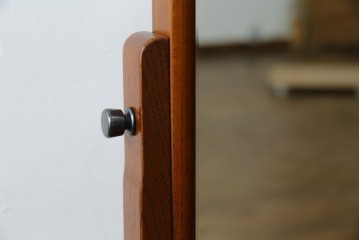 中古　美品　欅(ケヤキ)材の美しい木目が際立つスタンドミラー　定価約11万円相当　(R-085028)