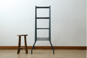 和製ヴィンテージ　経年の風合いが味わい深いレトロな折りたたみ脚立　(R-085031)