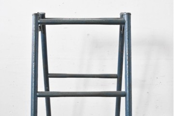 和製ヴィンテージ　レトロなアイアン製の脚立　(R-085031)