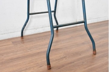 和製ヴィンテージ　レトロなアイアン製の脚立　(R-085031)