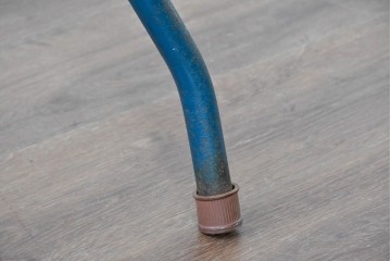 和製ヴィンテージ　レトロなアイアン製の脚立　(R-085031)