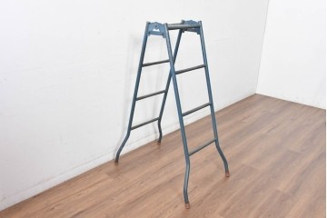 和製ヴィンテージ　レトロなアイアン製の脚立　(R-085031)