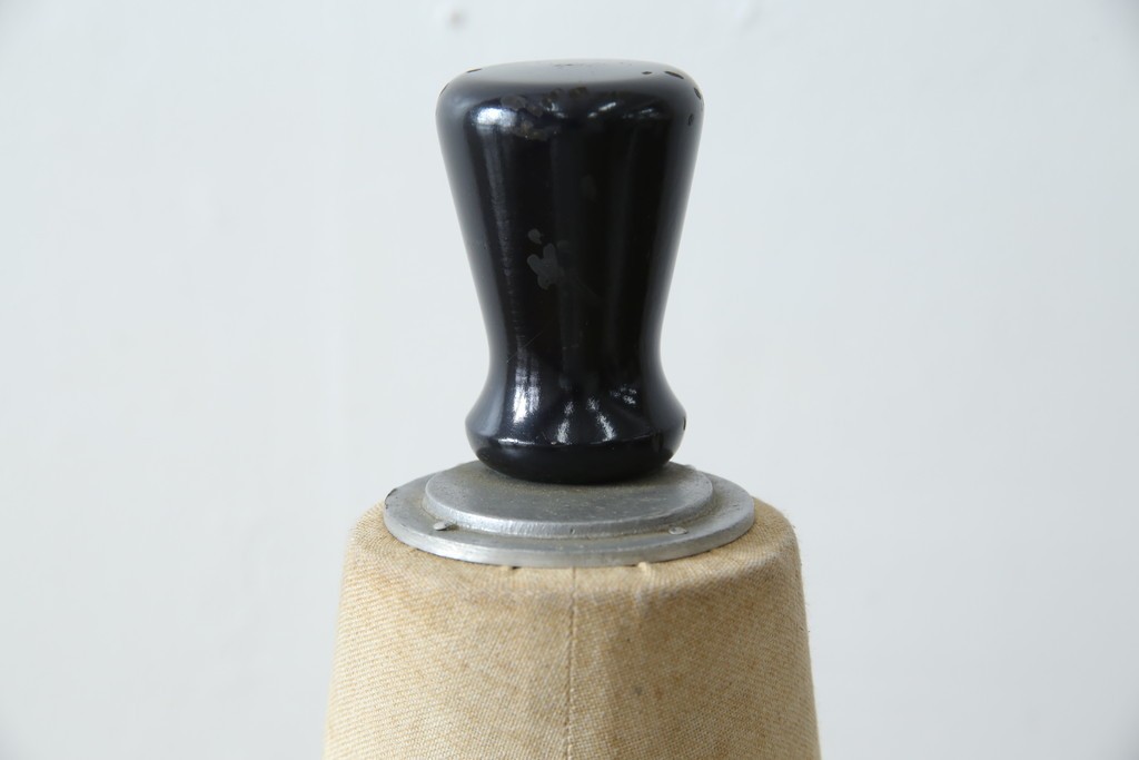 和製ヴィンテージ　三菱レイヨン　国産マネキン専門メーカー　キイヤ(KIIYA)製　アミーカ(Amieca)　9号　雰囲気のあるインテリアとしてもおすすめのキャスター付きトルソー　(R-085032)