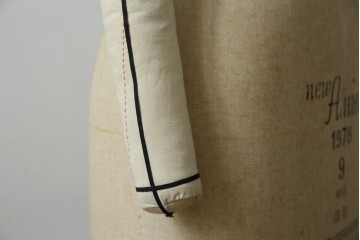 和製ヴィンテージ　三菱レイヨン　国産マネキン専門メーカー　キイヤ(KIIYA)製　アミーカ(Amieca)　9号　雰囲気のあるインテリアとしてもおすすめのキャスター付きトルソー　(R-085032)