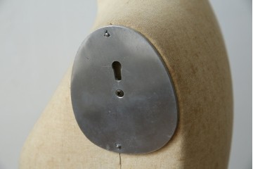 和製ヴィンテージ　三菱レイヨン　国産マネキン専門メーカー　キイヤ(KIIYA)製　アミーカ(Amieca)　9号　雰囲気のあるインテリアとしてもおすすめのキャスター付きトルソー　(R-085032)