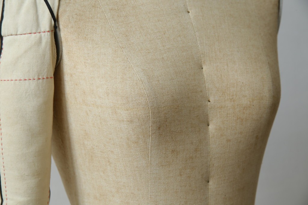 和製ヴィンテージ　三菱レイヨン　国産マネキン専門メーカー　キイヤ(KIIYA)製　アミーカ(Amieca)　9号　雰囲気のあるインテリアとしてもおすすめのキャスター付きトルソー　(R-085032)