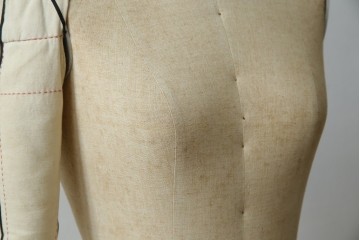 和製ヴィンテージ　三菱レイヨン　国産マネキン専門メーカー　キイヤ(KIIYA)製　アミーカ(Amieca)　9号　雰囲気のあるインテリアとしてもおすすめのキャスター付きトルソー　(R-085032)