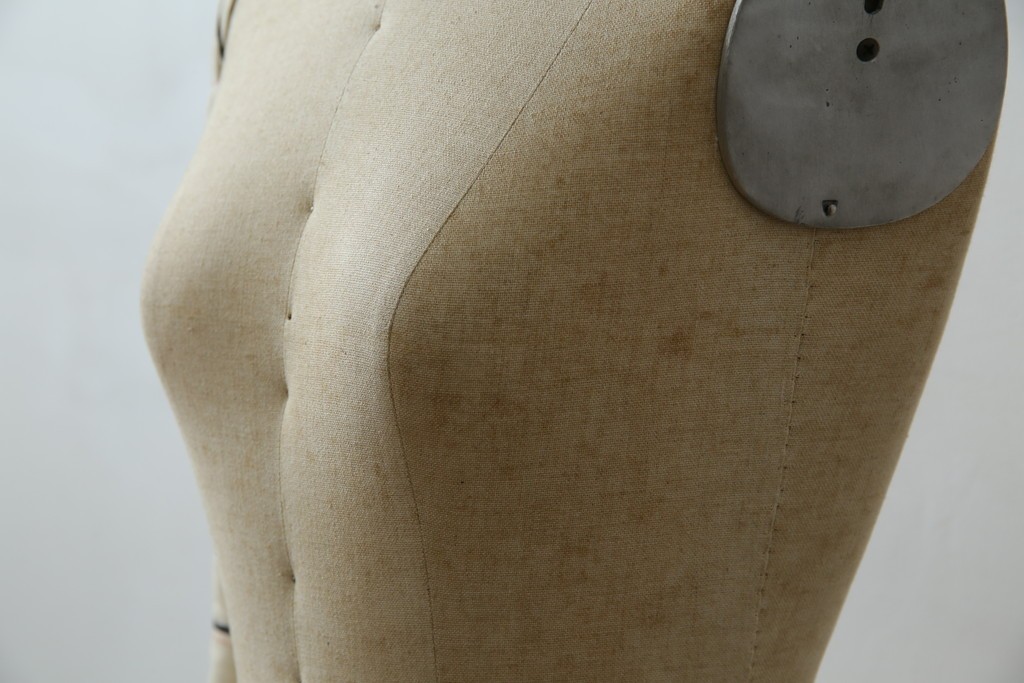 和製ヴィンテージ　三菱レイヨン　国産マネキン専門メーカー　キイヤ(KIIYA)製　アミーカ(Amieca)　9号　雰囲気のあるインテリアとしてもおすすめのキャスター付きトルソー　(R-085032)