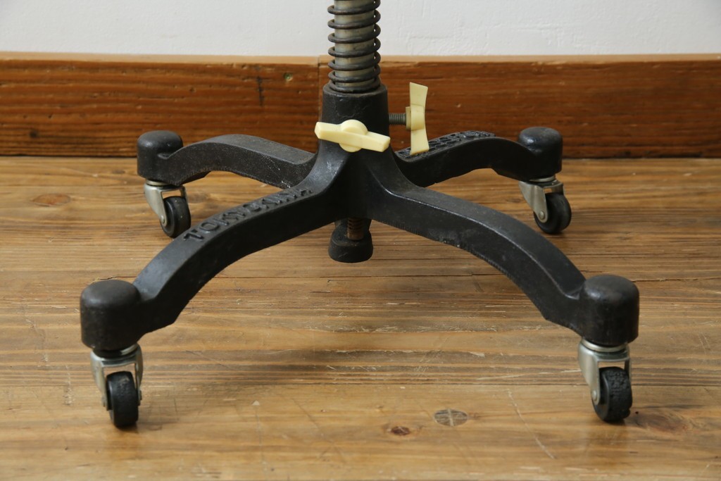 和製ヴィンテージ　三菱レイヨン　国産マネキン専門メーカー　キイヤ(KIIYA)製　アミーカ(Amieca)　9号　雰囲気のあるインテリアとしてもおすすめのキャスター付きトルソー　(R-085032)