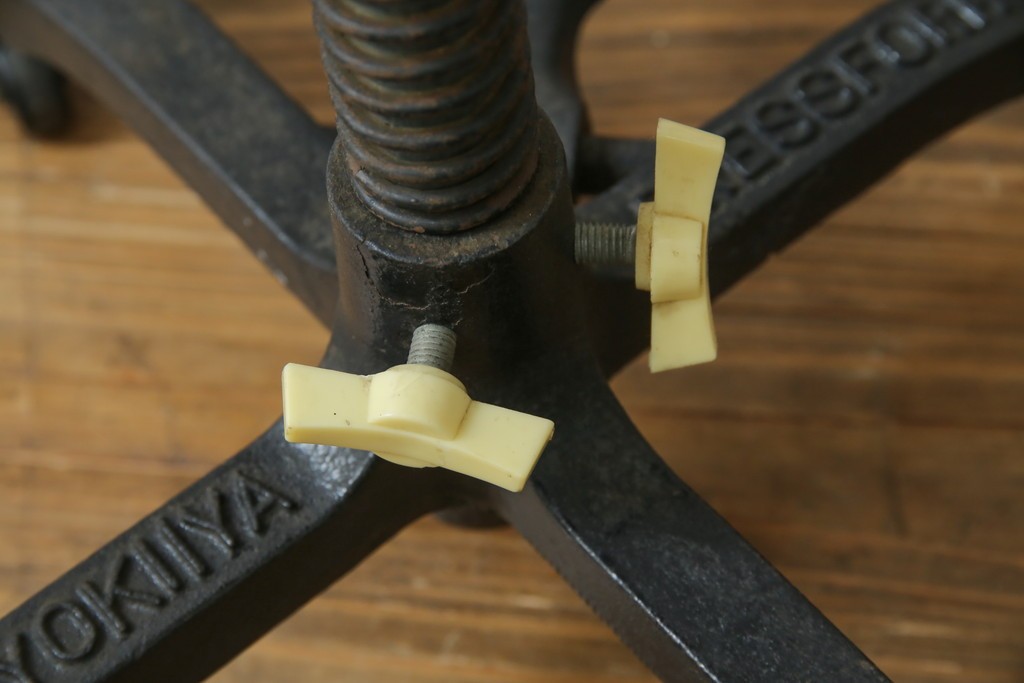 和製ヴィンテージ　三菱レイヨン　国産マネキン専門メーカー　キイヤ(KIIYA)製　アミーカ(Amieca)　9号　雰囲気のあるインテリアとしてもおすすめのキャスター付きトルソー　(R-085032)