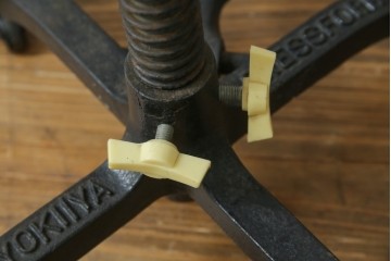 和製ヴィンテージ　三菱レイヨン　国産マネキン専門メーカー　キイヤ(KIIYA)製　アミーカ(Amieca)　9号　雰囲気のあるインテリアとしてもおすすめのキャスター付きトルソー　(R-085032)